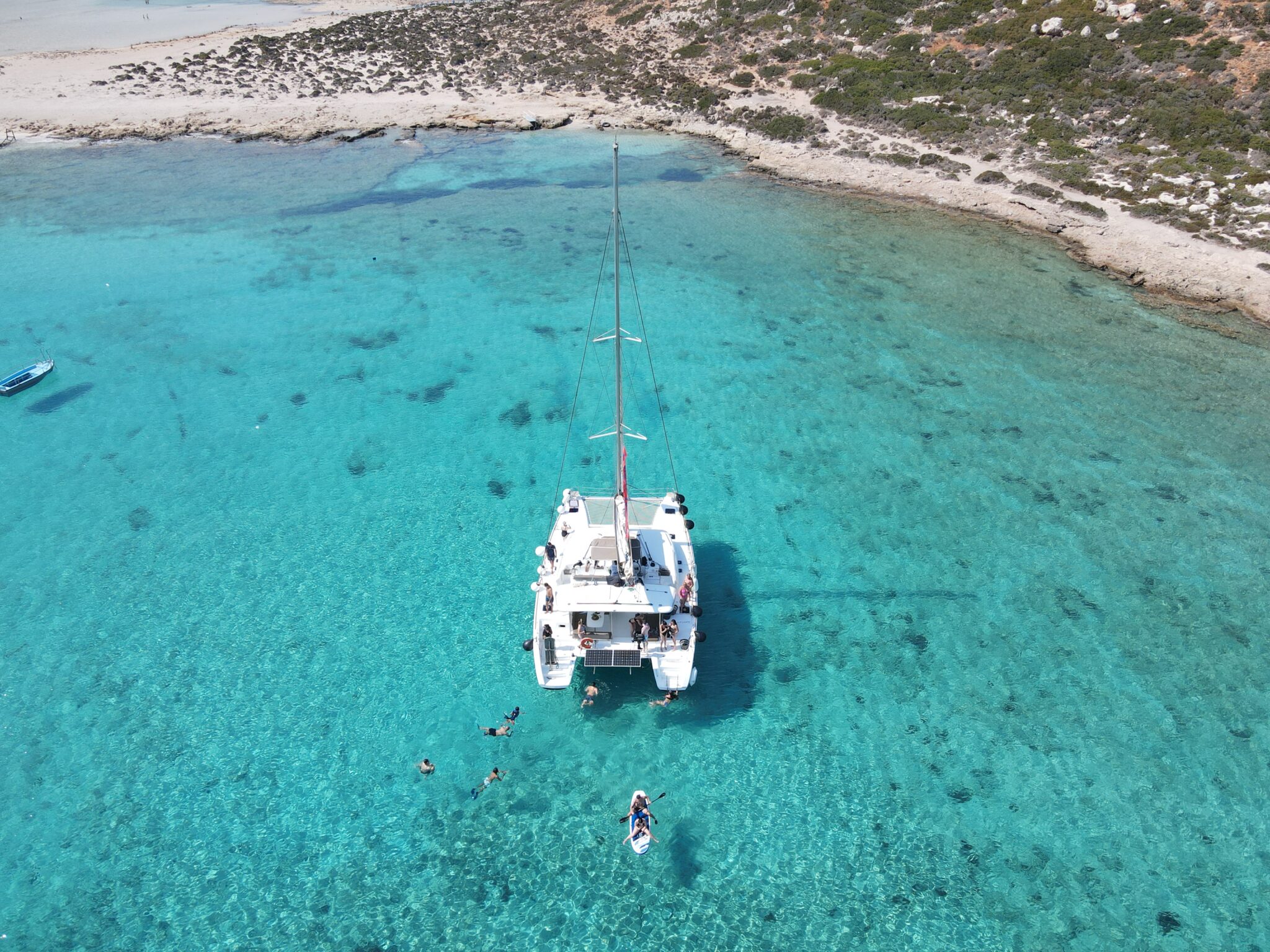 Πλεύστε στη λιμνοθάλασσα του Μπάλου και κολυμπήστε σε τιρκουάζ νερά